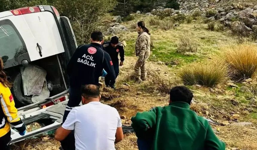 Tarım işçilerini taşıyan minibüs şarampole devrildi: 1 ölü, 3 yaralı