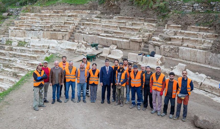 Smyrna Antik Kenti'nde tarih gün yüzüne çıkıyor: Büyükşehir'den 34,5 milyonluk kazı desteği