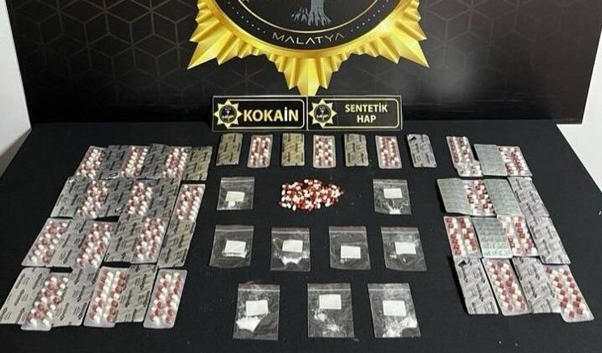Zehir tacirlerine darbe: Çok sayıda sentetik hap ve kokain ele geçirildi, 3 tutuklama!
