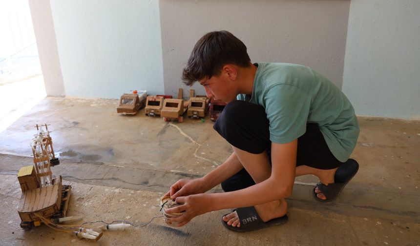 ‘Okulda mucit değil ara eleman yetişiyor’