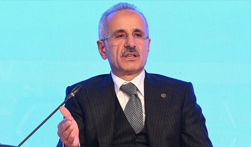 Bakan Uraloğlu duyurdu: Uçak seferleri 3 gün daha durduruldu!