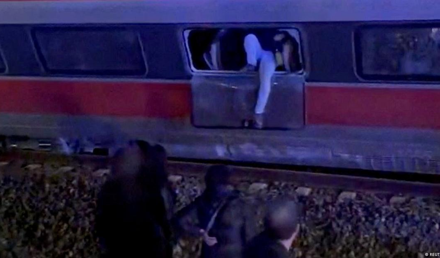 İspanya'da iki yüksek hızlı tren çarpıştı: 39 ölü