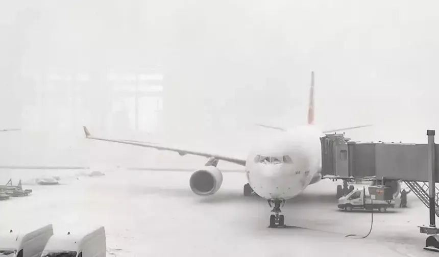 Kar yağışı hava ulaşımını vurdu: 38 sefer iptal edildi