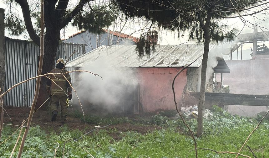 İzmir'de 18 yaşındaki genç öldürüldü, sabah da evi yandı