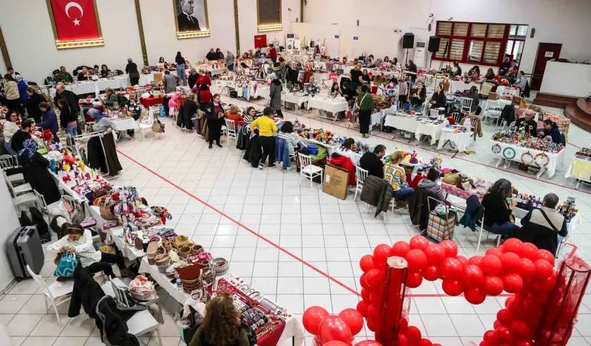 Buca Belediyesi'nin Hediyelik Eşya Pazarı yoğun ilgi gördü