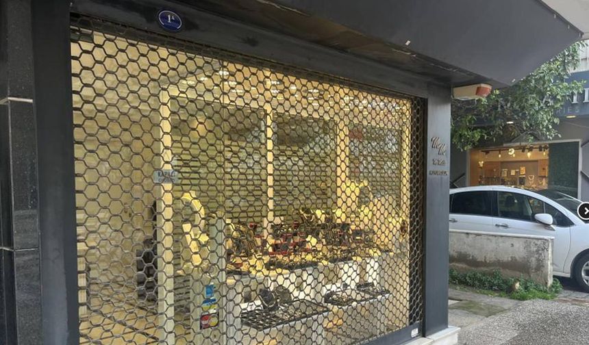 İzmir’de kuyumcuya silahlı soygun girişimi