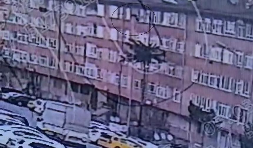 5’inci kattan atlayan kişi hayatını kaybetti: O anlar kamerada