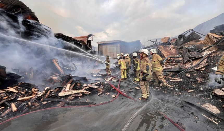 Buca’daki yangında Büyükşehir itfaiyesinin zamanla yarışı