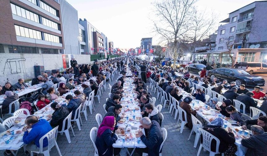 Çamdibi’nde binlerce kişi iftar sofrasında buluştu