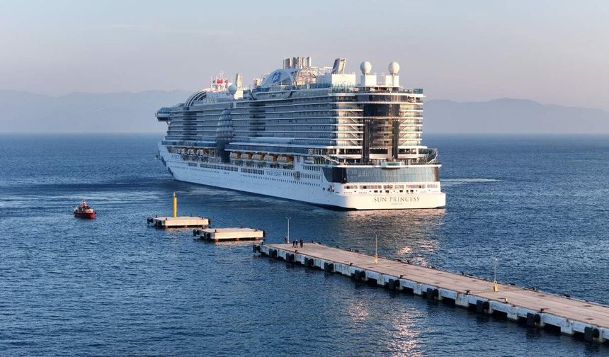 Ege’de sezonu dev gemi açtı: Sun Princess Kuşadası’nda