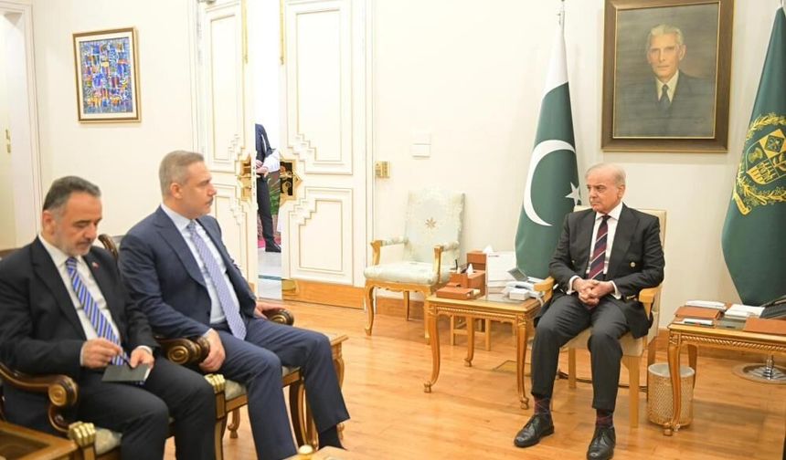 İslamabad’da kritik diplomasi trafiği: Hakan Fidan, Pakistan Başbakanı Şahbaz Şerif ile görüştü