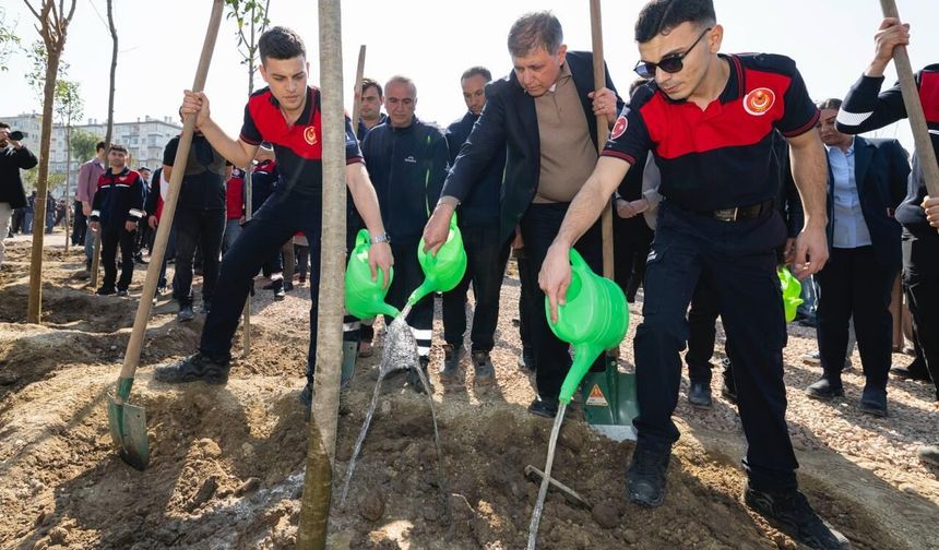 İzmir İtfaiyesi Korusu’na ilk fidanlar dikildi
