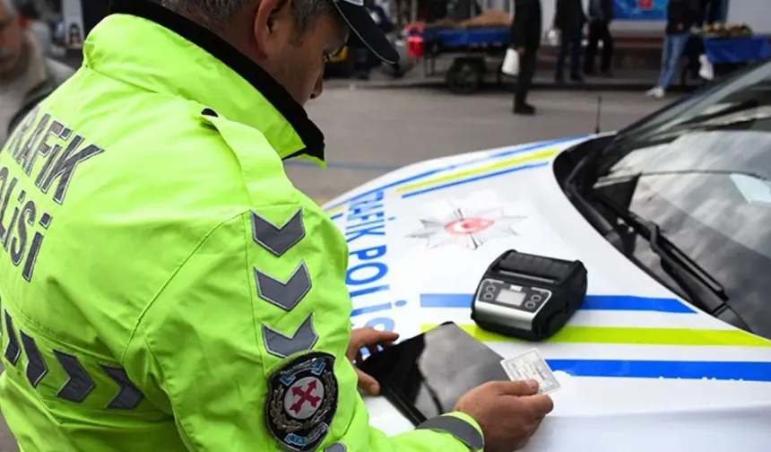 İzmir'de seyir halindeki otobüsü durduran taksiciye ağır ceza