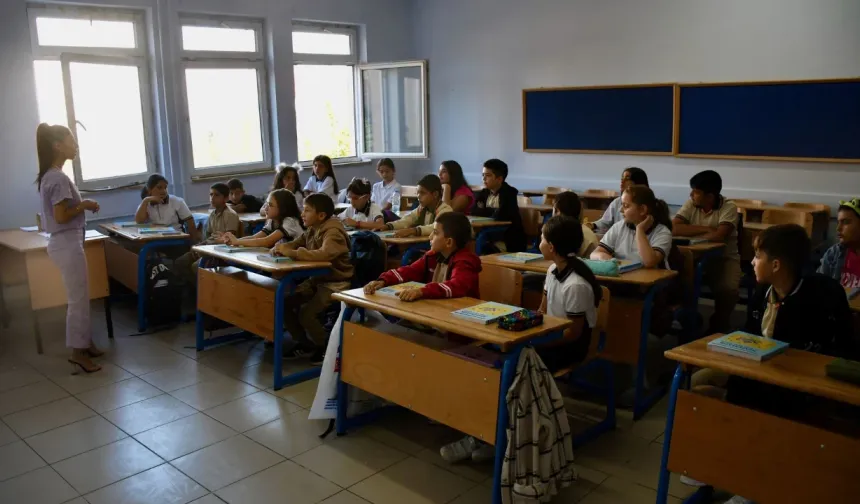16 Nisan 2026 Adana'da okullar tatil mi?