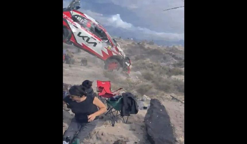 Arjantin’de ralli yarışında seyircilerin arasına savrulan araç nedeniyle 1 kişi hayatını kaybetti