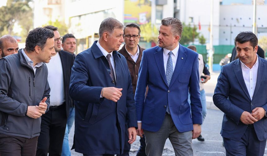 Buca’da asfalt seferberliği: Başkanlar sahada!