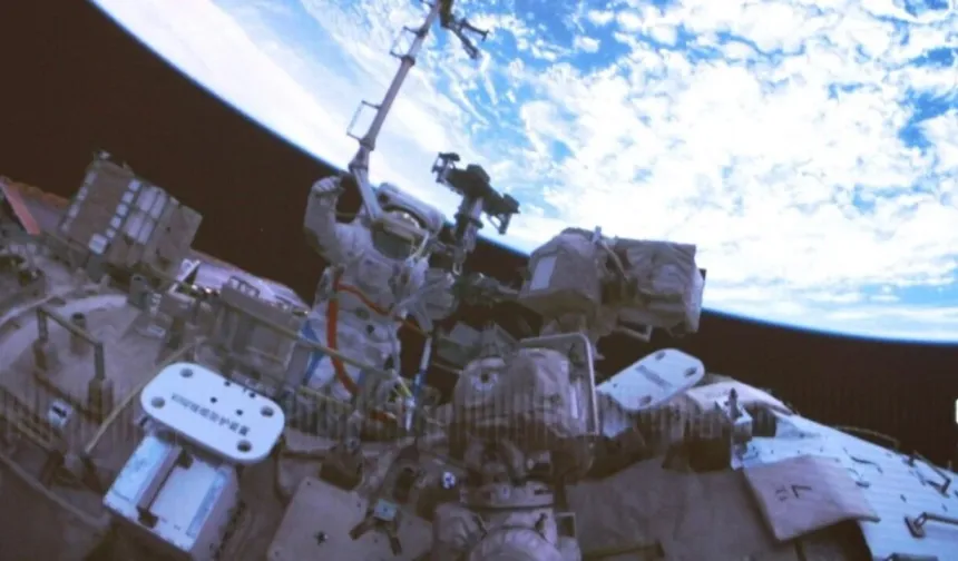 Çinli taykonotlardan uzayda kritik görev: Üçüncü yürüyüş tamamlandı