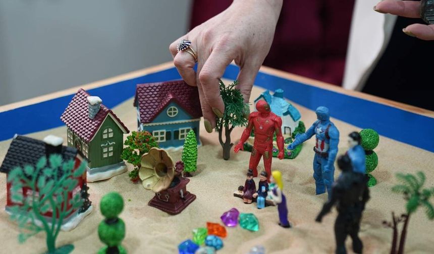 Kum terapisiyle duygusal iyileşme mümkün oluyor