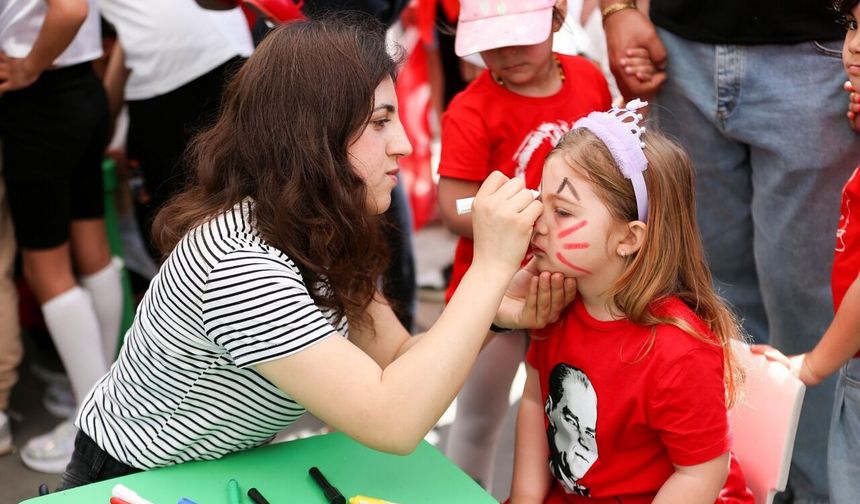 Narlıdere’de 23 Nisan coşkusu: Demokrasi Meydanı'nda şenlik var