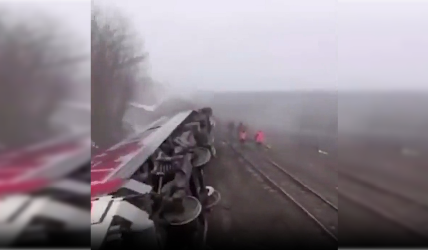 Rusya’da yolcu treni raydan çıktı: 24 yaralı