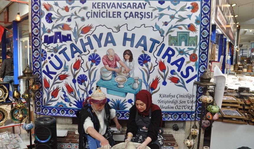 Bayram dönüşünde çini çarşısına yoğun ilgi