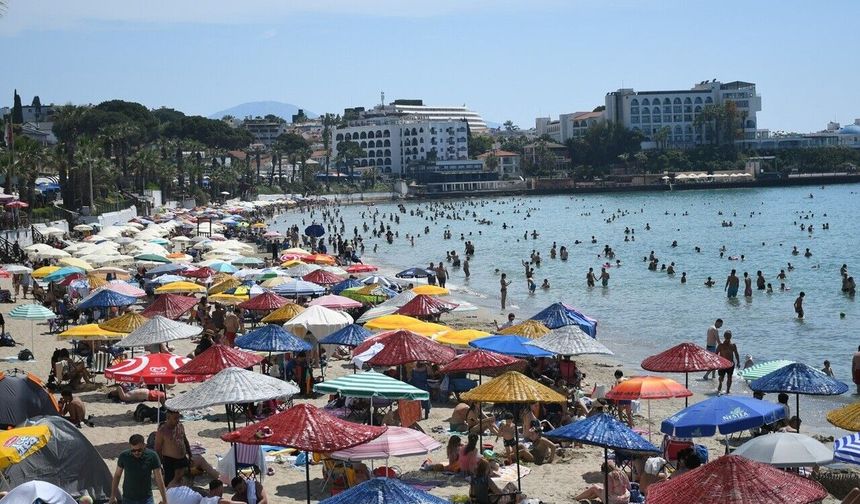 Ege'nin incisi Kuşadası, bayramda doldu taştı