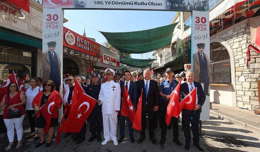 Bir asır sonra aynı meydanda, aynı Cumhuriyet sevdasıyla!