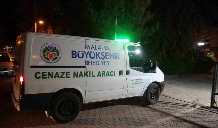 19 yaşındaki genç, evinde başından silahla vurulmuş halde ölü bulundu
