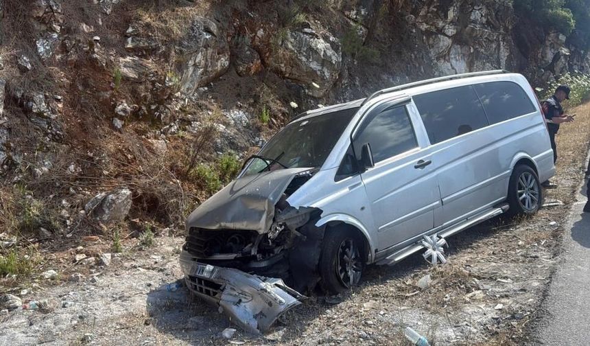 Feci kaza: Otomobil karşı şeride geçti, çok sayıda yaralı var!