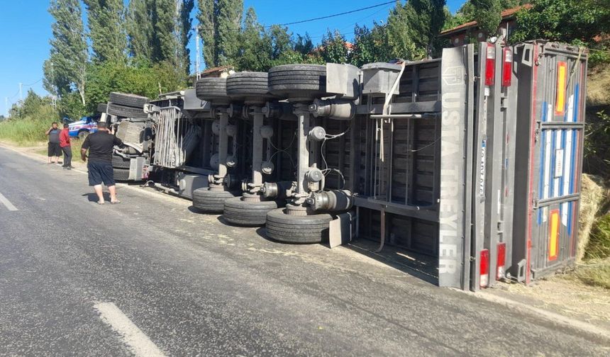 İzmir'de tır ile otomobilin çarpıştığı kazada 1 kişi yaralandı