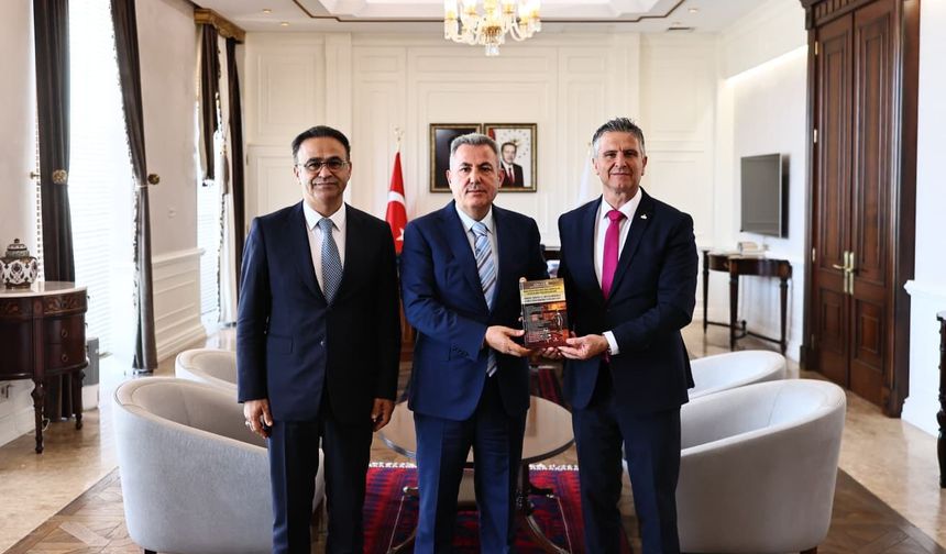 Kamu yönetimine rehber olacak çalışma Vali Elban’a sunuldu