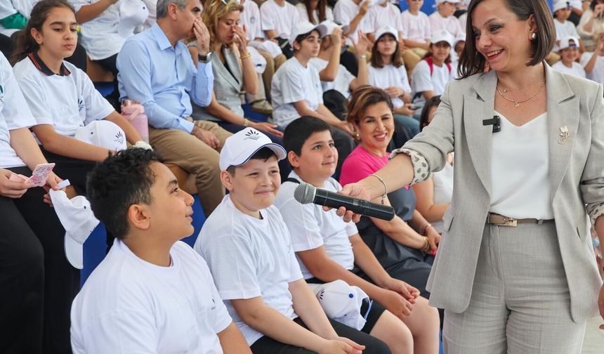 Karabağlar'da çocuklardan anlamlı çağrı: “Geleceği koruyalım”