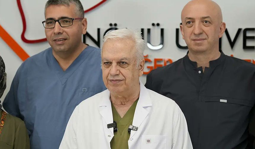 Dünyanın ilk sekizli çapraz karaciğer nakil ameliyatı Türkiye'de yapıldı
