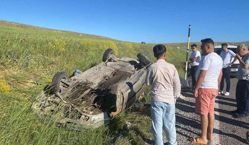 Takla atan otomobildeki sürücü hayatını kaybetti, yolcu ise yaralandı
