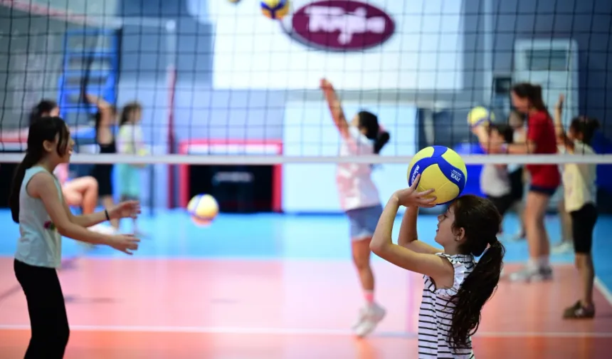 Aydın'da ücretsiz voleybol kursları yoğun ilgi görüyor