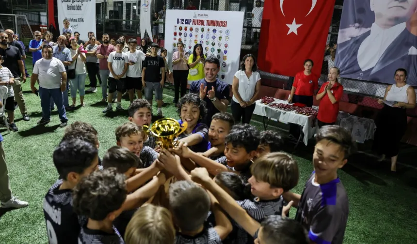 Bornovagücü, Bayraklı U-12 Cup'ın şampiyonu oldu
