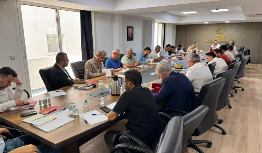 CHP İzmir olağanüstü toplandı: 2 görevden alma, 4 yeni atama!