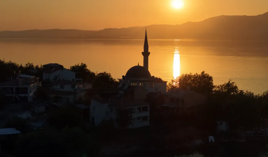 Elazığ'da doğa görsel şölen sundu! Gün batımı nefes kesti