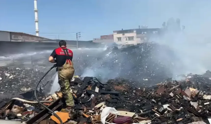 İzmir Buca'da boş arazide yangın paniği