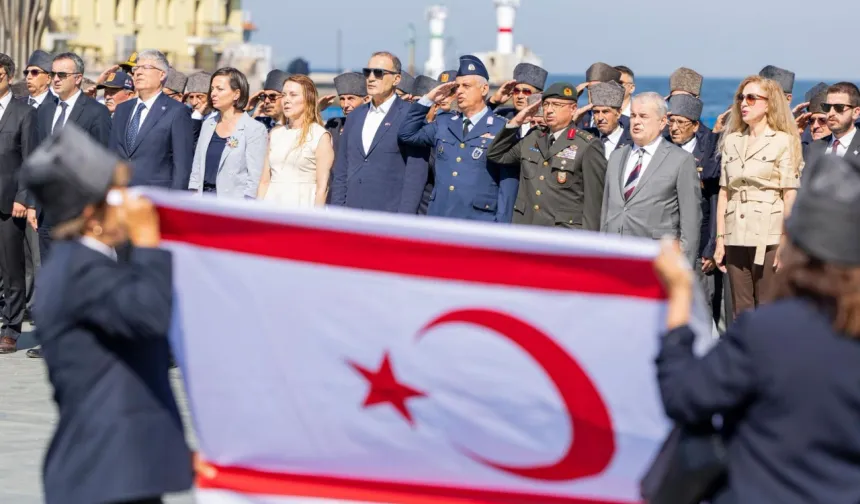 İzmir'de Kıbrıs Barış Harekatı'nın 52. yılı törenle kutlandı