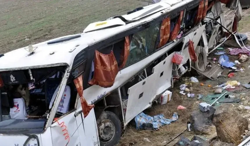 Katliam gibi kaza! Suriye'de iki yolcu otobüsü çarpıştı: 35 ölü, 30 yaralı