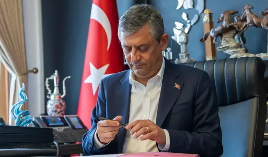 AYM tarihi belli oldu: Yeni Parti’nin adı değişecek mi?