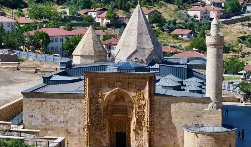UNESCO mirası yapıda gölgeler yüzyıllardır aynı hikâyeyi anlatıyor