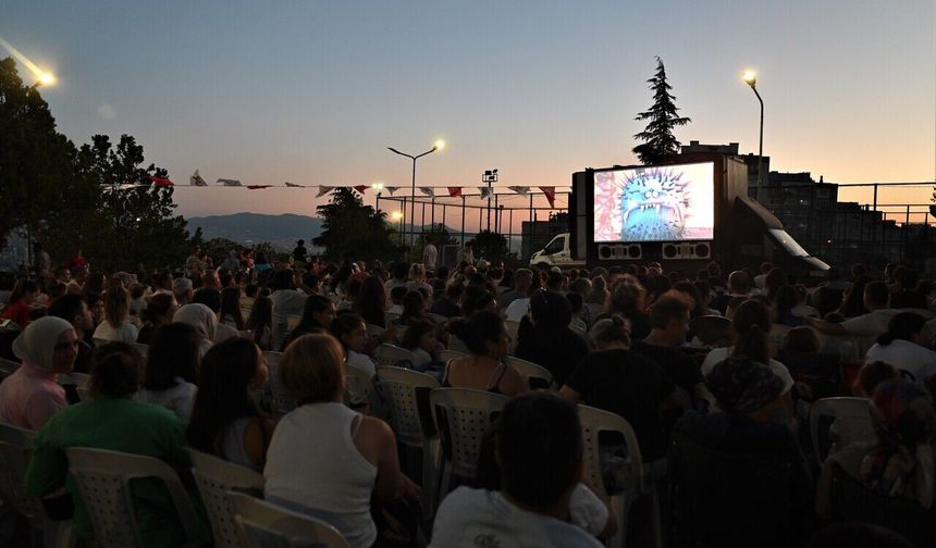 Yaz akşamlarını renklendiren animasyon film gösterimleri başladı