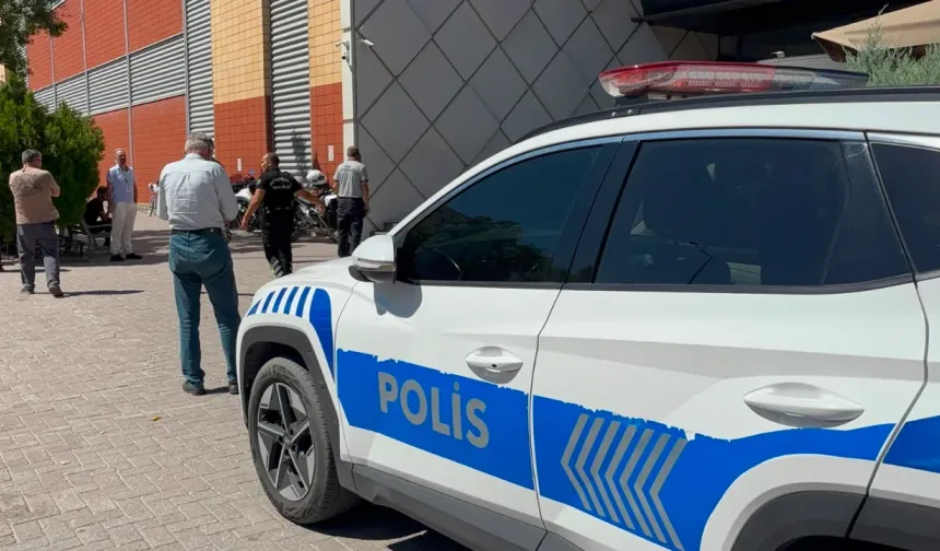 AVM’de bıçaklı kavga: 1 ölü