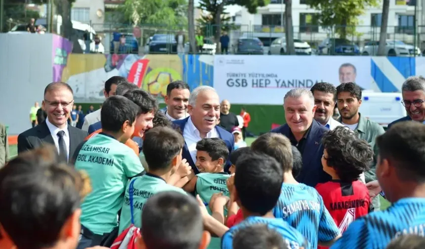 Gençlik ve Spor Bakanı Bak: '12 milyon gencimize yüzme öğrettik'