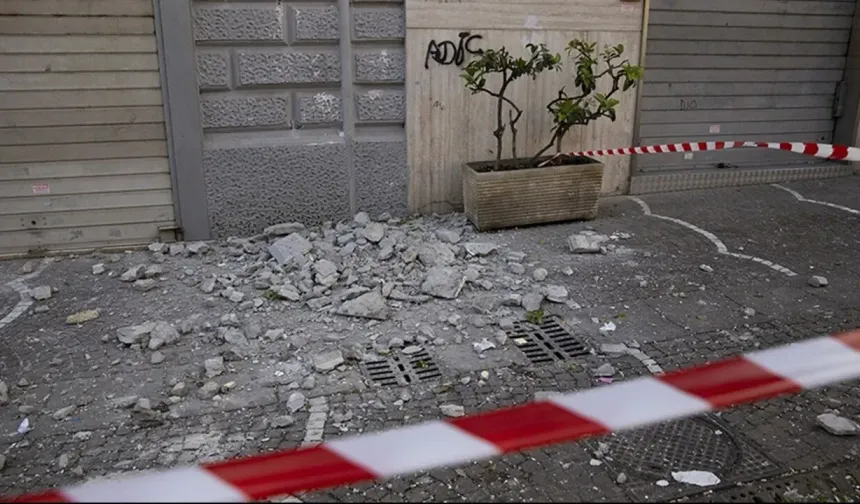 İtalya'da 4.7 büyüklüğünde deprem: Ulaşımda önlem alındı