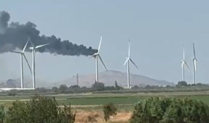 İzmir Bergama’da rüzgar türbininde yangın: Ekipler alarma geçti!