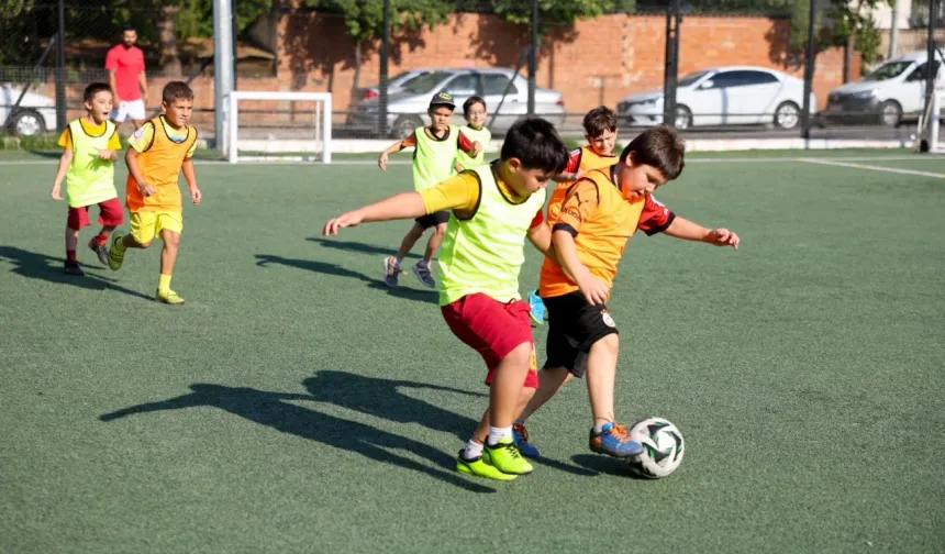 Efeler Belediyesi geleceğin futbolcularını yetiştirecek