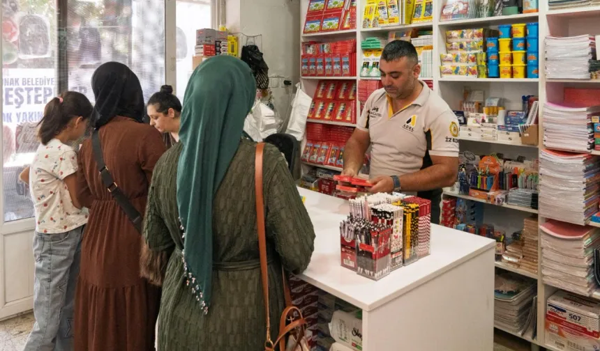 İzmir Büyükşehir’den aile bütçesine kırtasiye desteği